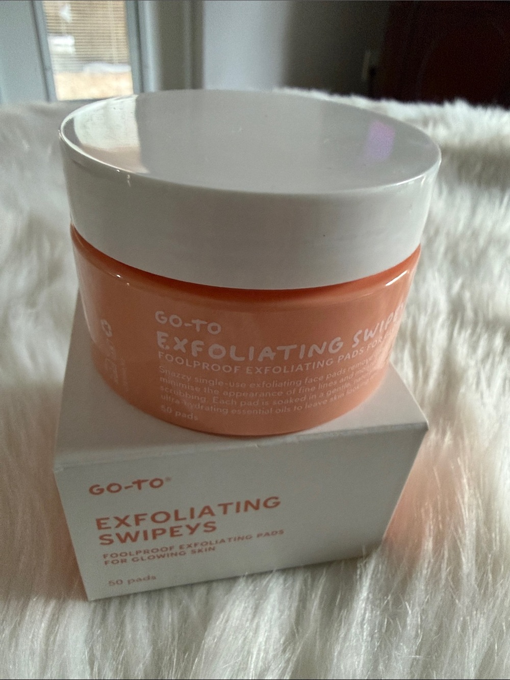 Go-To Exfoliating Swipes – Peach-Orange Jar with White Lid